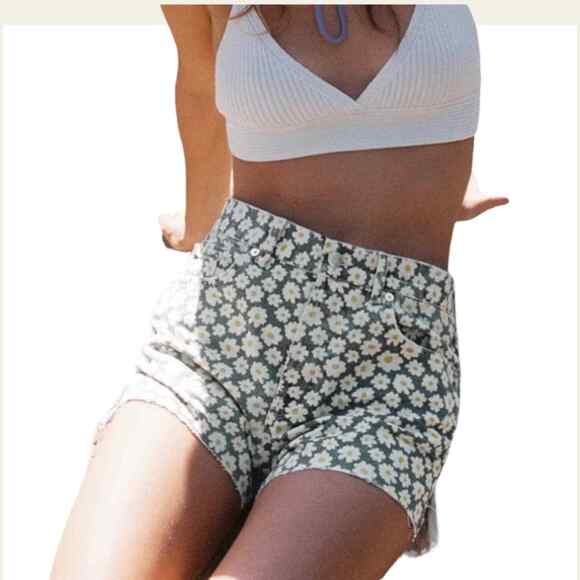 Zara Daisy Print High Waisted Straight Shorts Sizes 8 and 12 - Picture 1 of 10
